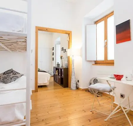 Bed & Breakfast Old School Lagos